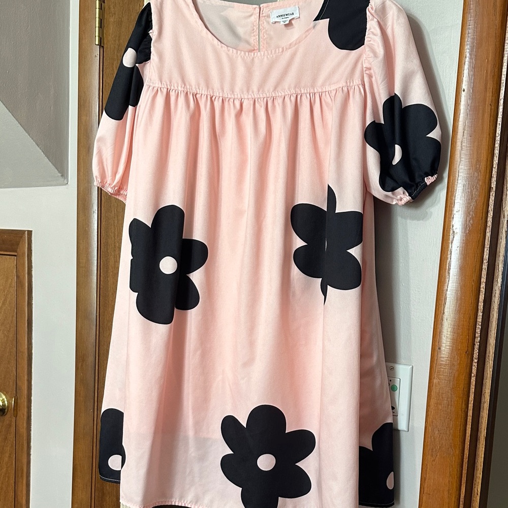 Anniewear Light Pink Dress with Black Flowers
